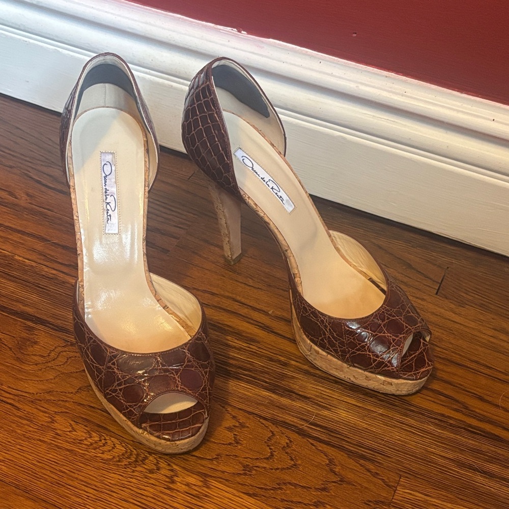 Oscar de la Renta Brown Peep Toe Heels